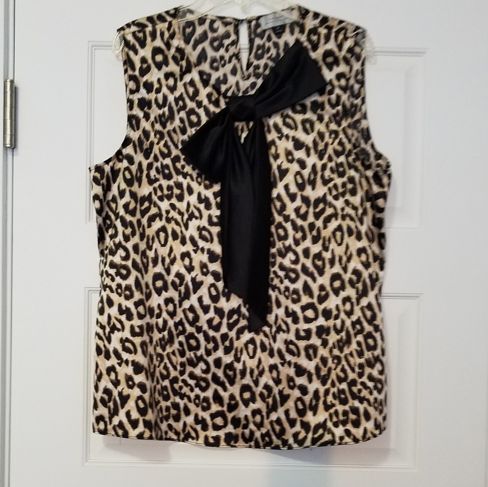 Tahari top